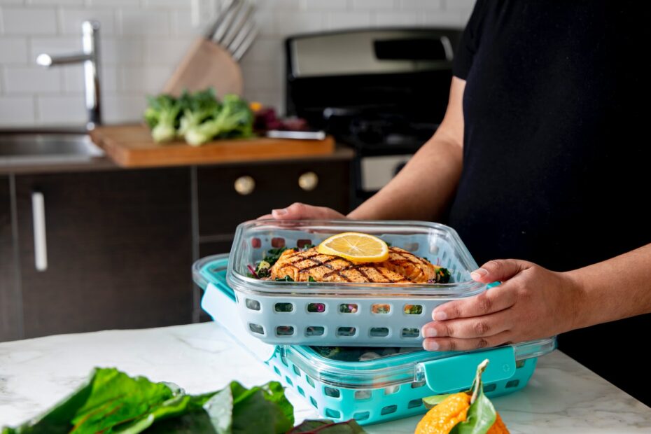 person holding tray with food. timing tips